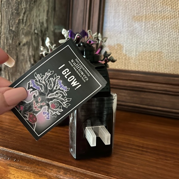 SOLD!! Bath & Body Works Monster Tree Wallflower Plug Nightlight - Picture 4 of 10